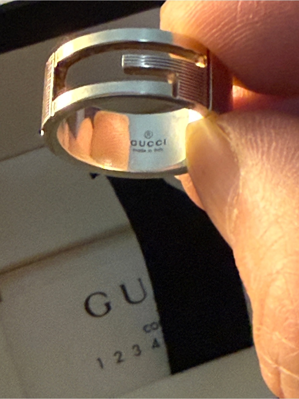Auth Gucci Silver Ring #17 /US size 8 comes with a box and paper.